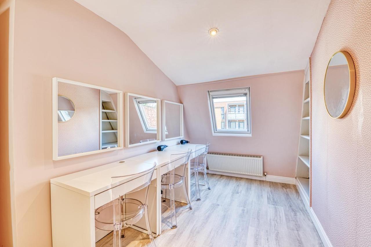 The Racecourse Garden Collection Apartment Chester Bagian luar foto